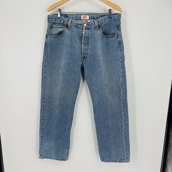 Levis 501 Jeans Mens 36 X 30 Button Fly Straight Leg Medium Wash Blue Denim - Picture 1 of 10
